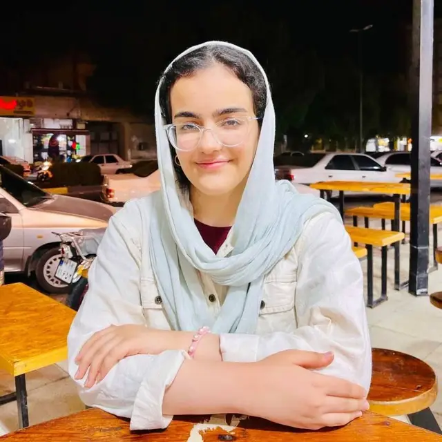 صبا معصوم نیا رتبه یک کنکور 1403