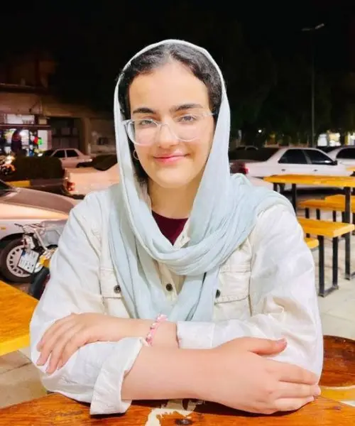 صبا معصوم نیا رتبه یک کنکور 1403